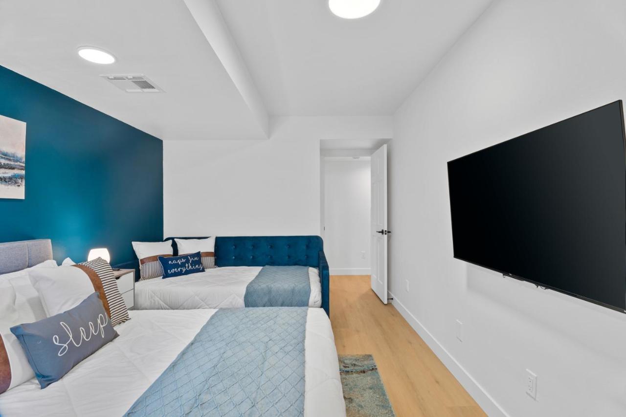 Stylish Phoenix Townhome - Foosball Table, Laundry, Parking! Esterno foto